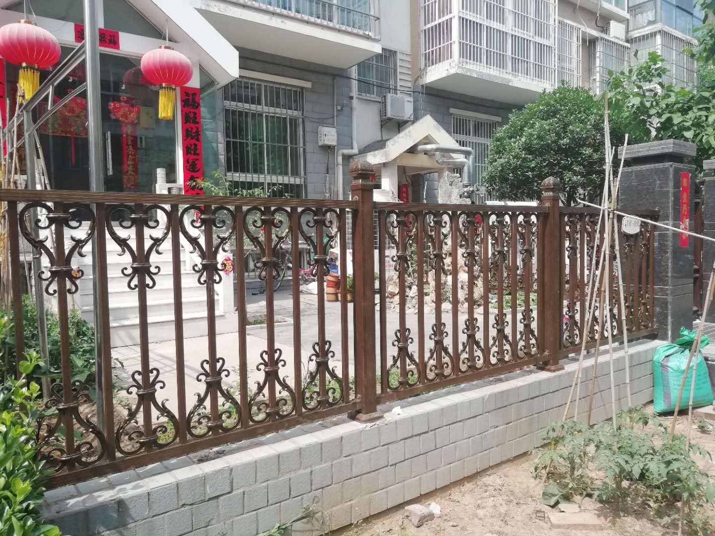 隆基枫华园铝艺护栏